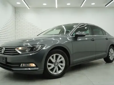 Gebraucht VW Passat Comfortline 125 PS (91 kW) 2016 Grau Limousine
