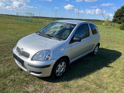Usado Toyota Yaris 65 HP (47 kW) 2005 Cinzento Citadino