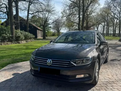 Gebraucht VW Passat 150 PS (110 kW) 2018 Braun Kombi