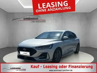 Używany Ford Focus ST-Line 116 KM (85 kW) 2025 Srebrny Sedan/Limuzyna