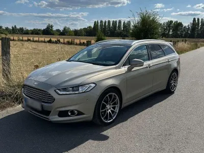 Gebraucht Ford Mondeo Titanium 179 PS (131 kW) 2015 Gold Kombi