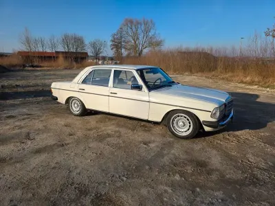 Gebraucht Mercedes 240 71 PS (52 kW) 1989 Weiß Limousine