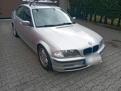 BMW 323
