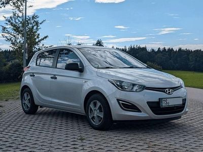 Gebraucht Hyundai i20 Edition 86 PS (63 kW) 2013 Silber Kleinwagen