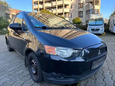 Begagnad Mitsubishi Colt Inform 95 HK (69 kW) 2009 Svart Halvkombi