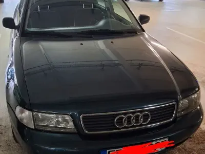 Gebraucht Audi A4 125 PS (91 kW) 1995 Grün Limousine