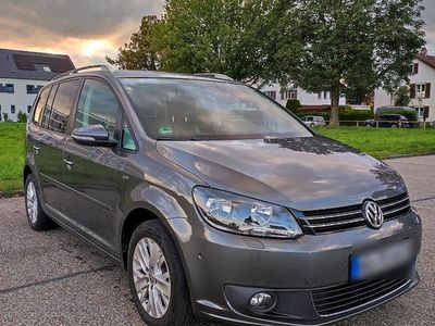 Gebraucht VW Touran Life 140 PS (102 kW) 2014 Grau Van / Kleinbus