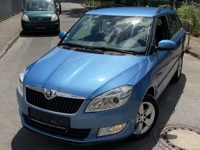 Gebraucht Skoda Fabia Ambition 105 PS (77 kW) 2013 Blau Limousine