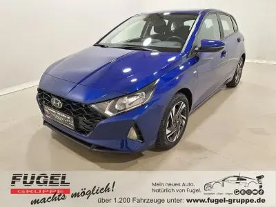 Gebraucht Hyundai i20 Trend 101 PS (74 kW) 2024 Intense blue / mic Kleinwagen