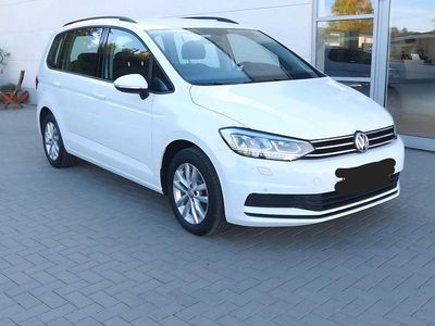 Second-hand VW Touran Comfortline 116 CP (85 kW) 2019 Alb Monovolum