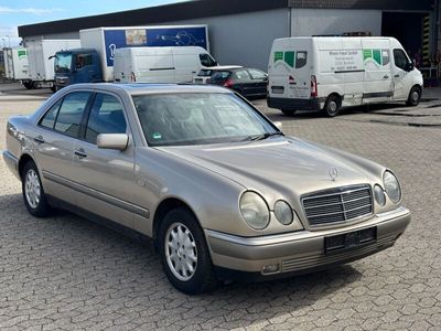 Mercedes E200