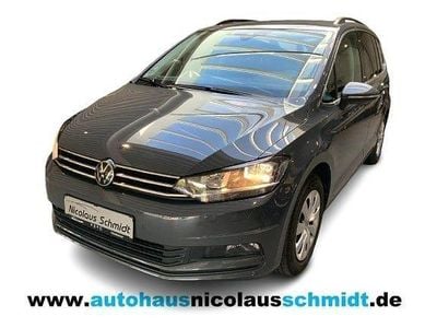 Grau Gebraucht 2023 VW Touran Comfortline Van / Kleinbus | 29.770 € (Fairer Preis)