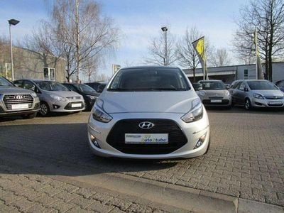 Gebraucht Hyundai ix20 Trend 125 PS (91 kW) 2017 Platinum silver / met Kleinwagen