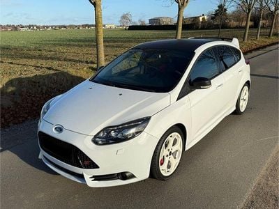 Gebraucht Ford Focus ST 250 PS (183 kW) 2014 Weiß Limousine