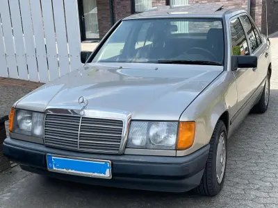 Gebraucht Mercedes E230 132 PS (97 kW) 1988 Limousine