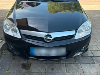 Używany Opel Tigra 90 KM (66 kW) 2005 Czarny Kabriolet