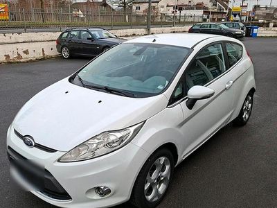 Gebraucht Ford Fiesta Titanium 97 PS (71 kW) 2011 Weiß Kleinwagen