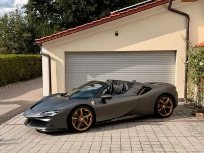Gebraucht Ferrari SF90 999 PS (734 kW) 2024 Grau Cabrio