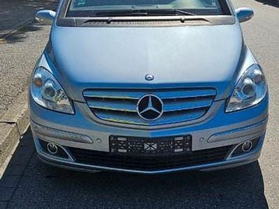 Mercedes B200