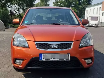 Gebraucht Kia Rio Spirit 75 PS (55 kW) 2010 Sunsetorange Kleinwagen