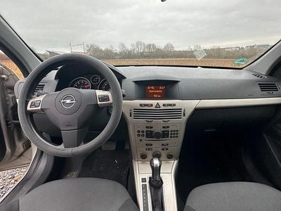 Usata Opel Astra 140 CV (102 kW) 2009 Grigio Utilitaria