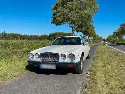 Second-hand Jaguar XJ6 Sovereign 204 CP (150 kW) 1984 Alb Berlinǎ