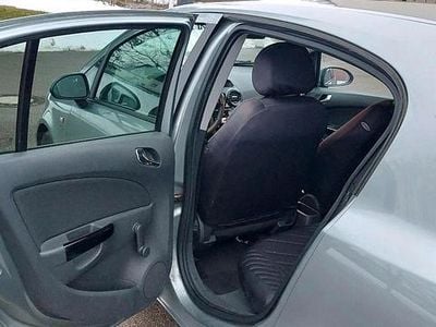 Gebraucht Opel Corsa 70 PS (51 kW) 2011 Silber Kleinwagen