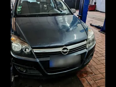 Gebraucht Opel Astra 105 PS (77 kW) 2006 Blau Kleinwagen