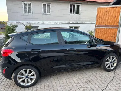 Gebraucht Ford Fiesta Cool & Connect 95 PS (69 kW) 2020 Schwarz Kleinwagen