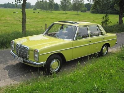 Gebraucht Mercedes 240 88 PS (64 kW) 1976 Gelb Limousine
