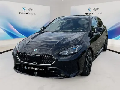 Neu BMW 120 Performance 170 PS (125 kW) 2026 Schwarz Kleinwagen