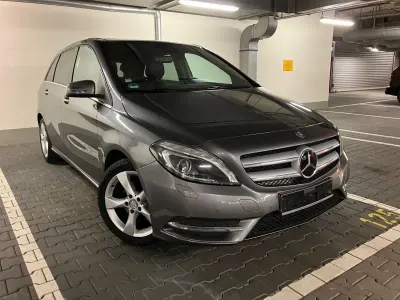 Gebraucht Mercedes B180 Sport 109 PS (80 kW) 2015 Grau Kleinwagen