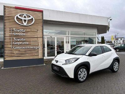 Neu Toyota Aygo X X-play 72 PS (52 kW) 2025 Super white 2 SUV