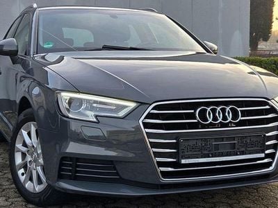 Gebraucht Audi A3 Sport 116 PS (85 kW) 2019 Grau Limousine