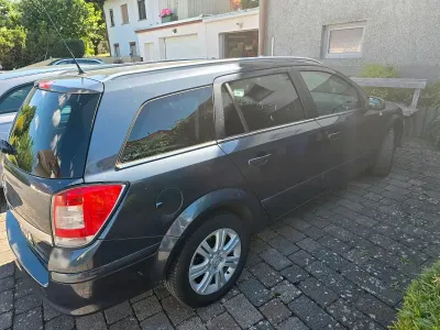 Gebraucht Opel Astra Edition 115 PS (84 kW) 2009 Grau Kombi