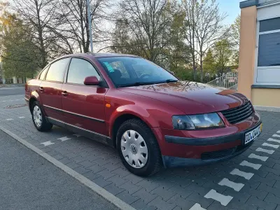 Gebraucht VW Passat 125 PS (91 kW) 1997 Rot Limousine
