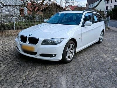Gebraucht BMW 320 177 PS (130 kW) 2009 Weiß Kombi