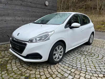 Gebraucht Peugeot 208 Active 82 PS (60 kW) 2016 Weiß Kleinwagen