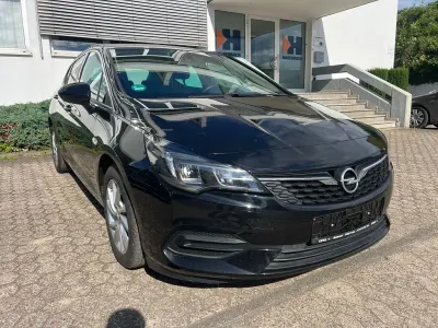 Gebraucht Opel Astra 105 PS (77 kW) 2020 Schwarz Limousine