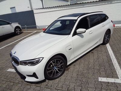 BMW 330e