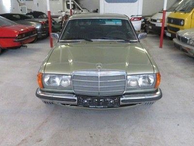 Gebraucht Mercedes 280 185 PS (136 kW) 1980 Grün