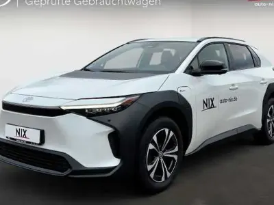 Begagnad Toyota bZ4X Team 164 kW (224 HK) 2024 Vit SUV