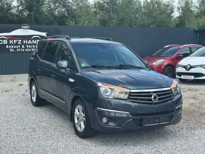 Gebraucht SsangYong Rodius Quartz 178 PS (130 kW) 2017 Grau Van / Kleinbus