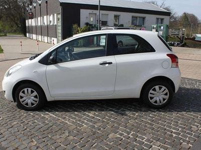 Gebraucht Toyota Yaris Basis 69 PS (50 kW) 2012 Weiß Kleinwagen
