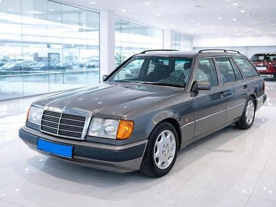 Second-hand Mercedes E230 132 CP (97 kW) 1990 Gri Berlinǎ