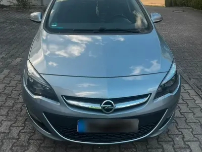Gebraucht Opel Astra 87 PS (63 kW) 2013 Silber Coupé