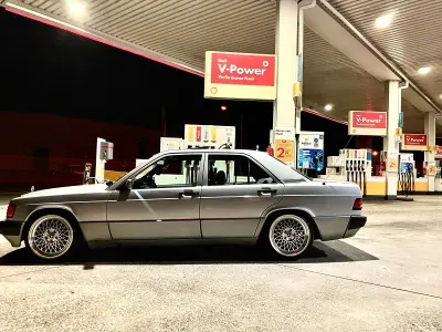 Gebraucht Mercedes 190 122 PS (89 kW) 1991 Silber Limousine