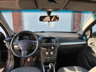 Gebraucht Opel Astra 105 PS (77 kW) 2006 Schwarz Kombi