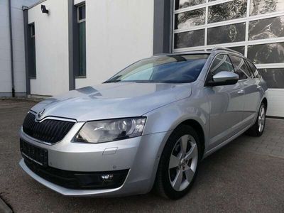 gebraucht Skoda Octavia Combi Elegance DSG/Xenon/ACC/Navi/Keyles