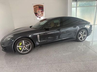 Porsche Panamera 4